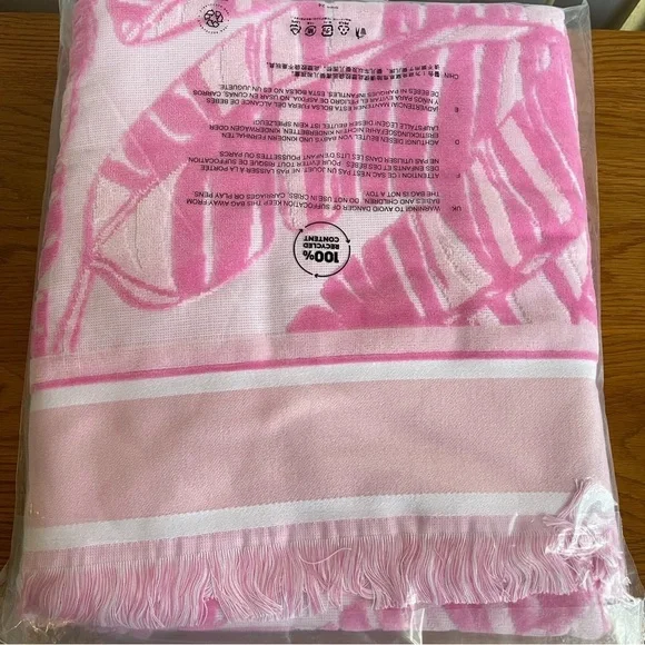 Lilly Pulitzer Jacquard Beach Towel Let’s Go Bananas Conch Shell Pink - Picture 4 of 5